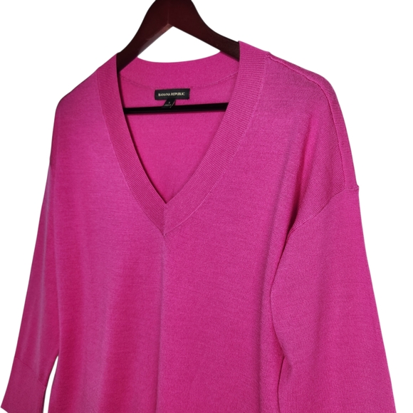 Banana Republic Pink Fuchsia 100% Merino Wool Sweater V-Neck Size Small - Picture 2 of 13